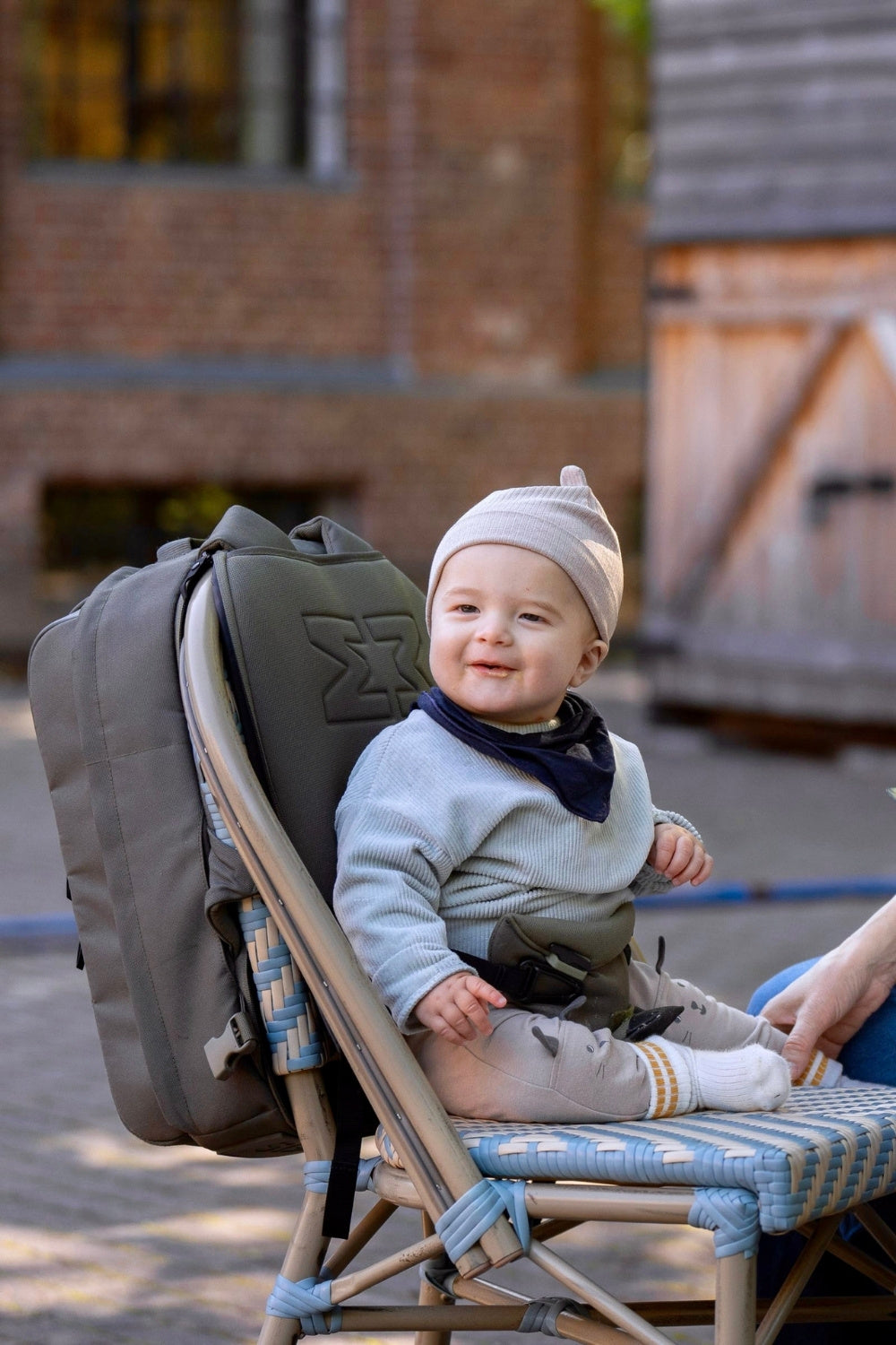 Mochila con asiento para bebés - MiniMeis HERO