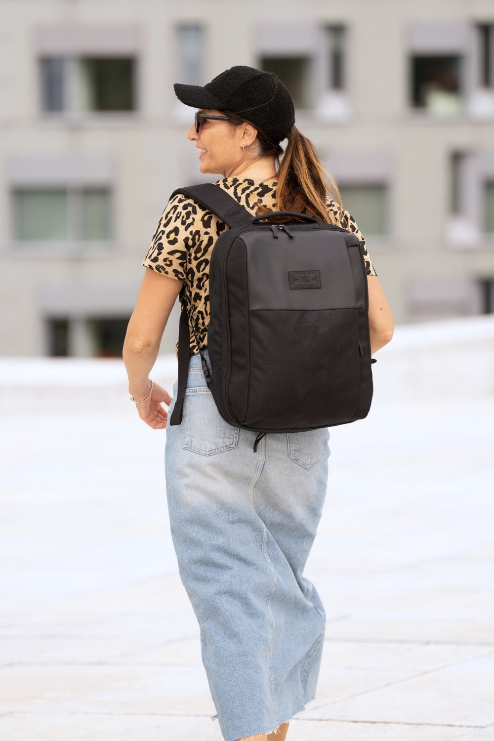 Mochila con asiento para bebés - MiniMeis HERO