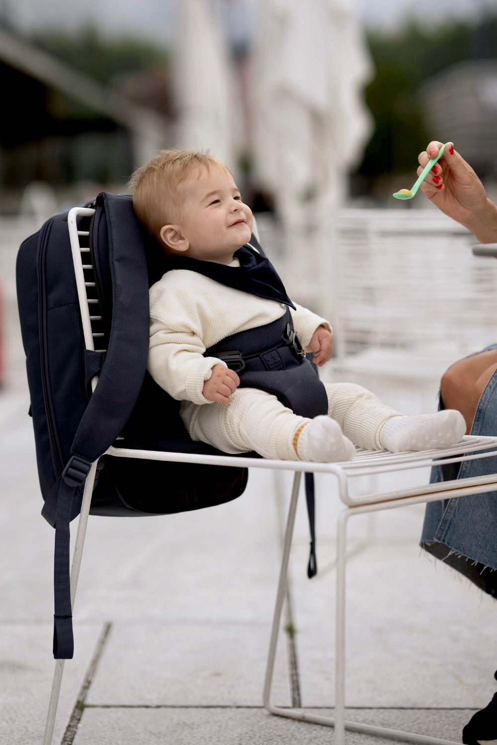 Mochila con asiento para bebés - MiniMeis HERO